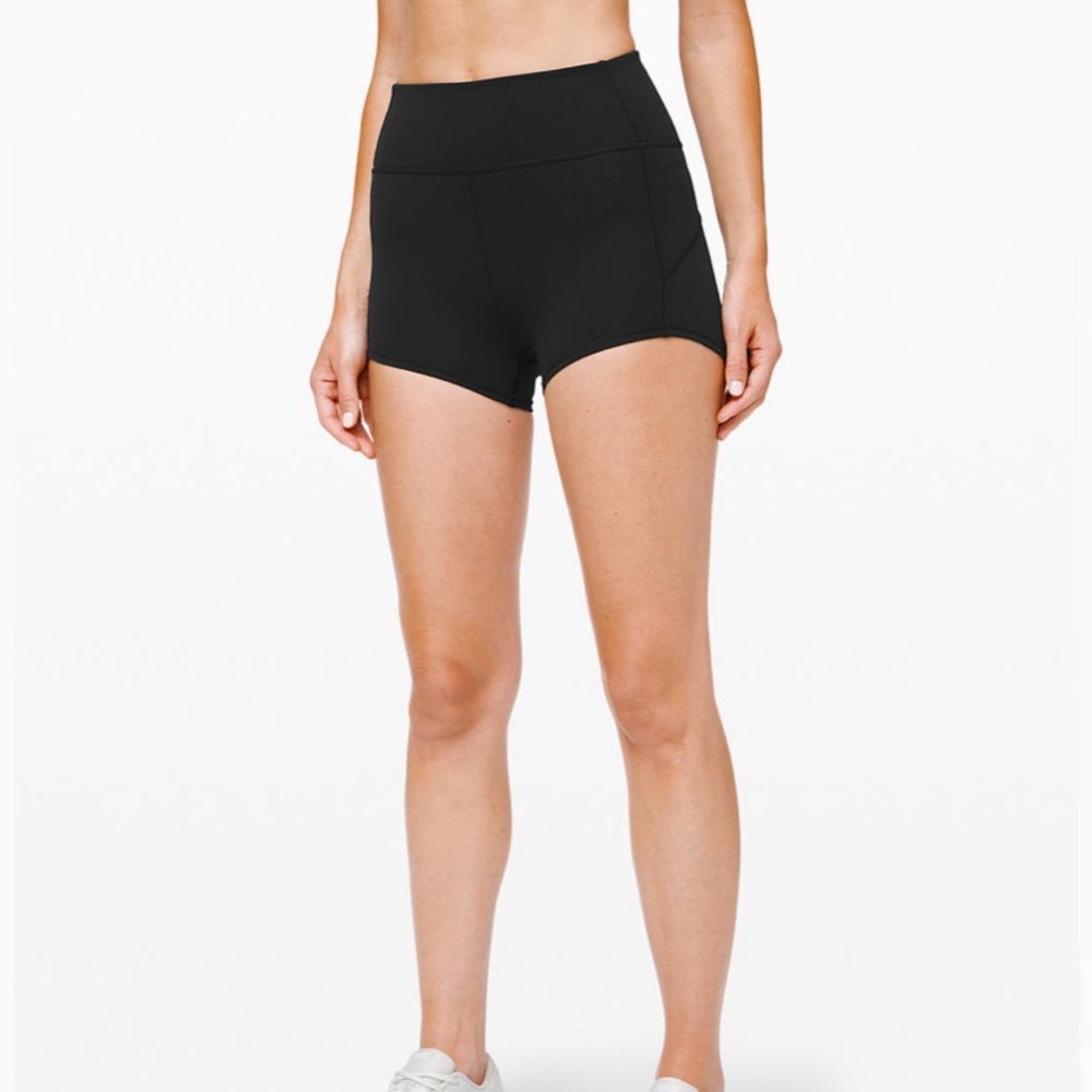 🍋🍋Lululemon in movement shorts